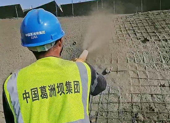 Application and development prospect of tunnel wet shotcrete machine in highway tunnel